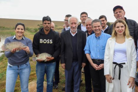 Imagem referente a Piana recebe ministro da Pesca e apresenta produtores de tilápia do Norte do Paraná