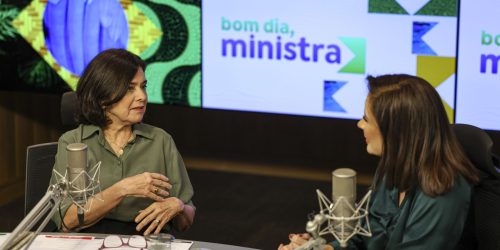 Imagem referente a Ministra da Saúde comemora dados da imunização infantil