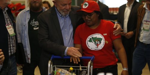 Imagem referente a Lula faz reunião com dezenas de movimentos sociais em São Paulo 