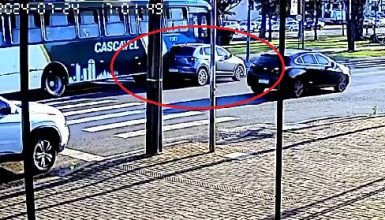 Imagem referente a Câmera registra acidente entre Polo e ônibus na Avenida Brasil