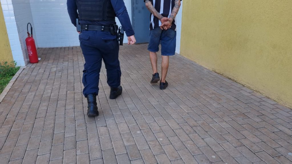 Homem é detido pela Guarda Municipal com pedras de crack na Rodoviária
