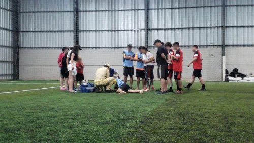 Imagem referente a Jovem sofre lesão durante partida de futebol no Santo Onofre