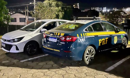 Veículo furtado em Curitiba é recuperado pela PRF com placas de Minas Gerais