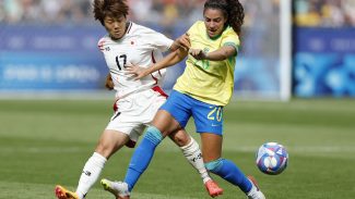 Brasil sofre virada do Japão no fim e se complica no futebol em Paris