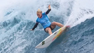 Jogos de Paris: Tati Weston-Webb fica com prata no surfe feminino