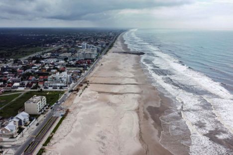 Imagem referente a Com avanço na microdrenagem, revitalização da Orla de Matinhos chega a 94,8%