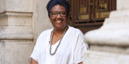 Imagem referente a “Brasil não se enxerga no espelho”, diz artista negra Rosana Paulino