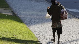 Em dia de luta, defensores públicos atendem pessoas em situação de rua