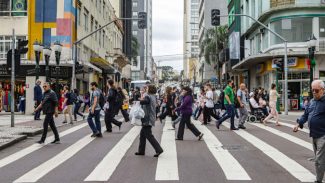 População do Paraná deve ultrapassar 12 milhões de habitantes até 2027, aponta IBGE