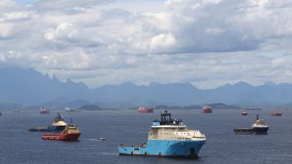 MPF quer solução para navios abandonados na Baía de Guanabara