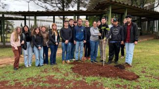 Comunidade acadêmica da Unioeste presta homenagens às vítimas do voo 2283