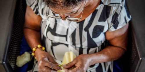 Imagem referente a Censo: Brasil tem 160 mil vivendo em asilos e 14 mil em orfanatos