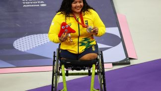 Maria de Fátima Castro levanta 133 quilos para ganhar bronze em Paris