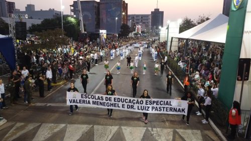 Imagem referente a Cascavel dá show e realiza um dos maiores “7 de Setembro” do estado do Paraná; Veja imagens aéreas