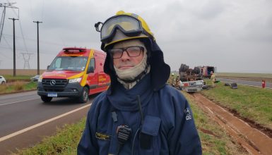 Imagem referente a Corpo de Bombeiros dá detalhe de resgate de caminhoneiro após tombamento na BR-163