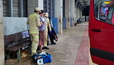 Imagem referente a Mulher sofre fratura no punho ao tentar embarcar em ônibus no Terminal Leste