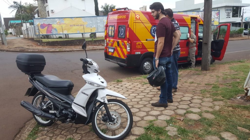 Jovem de 26 anos fica ferida ao cair de moto na Rua Recife, no Centro