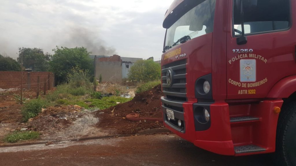 Incêndio é registrado na região do Jardim Veneza, em Cascavel