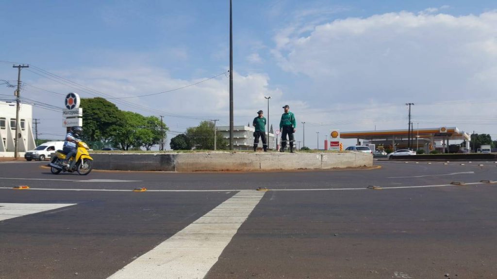 Após obras, agentes de trânsito realizam ação na Avenida Carlos Gomes
