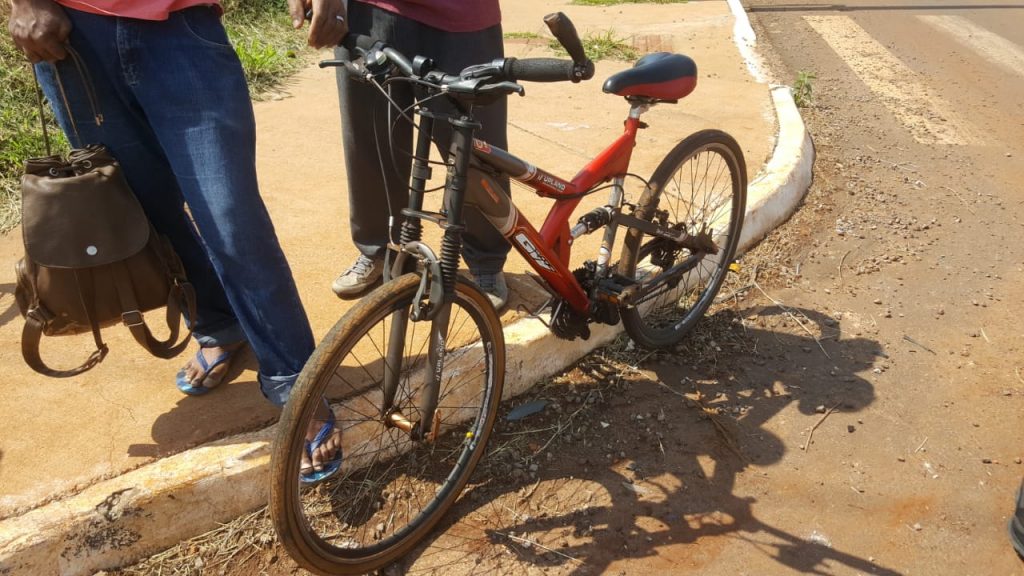 Ciclista é socorrida pelo Siate ao se envolver em acidente no Bairro Morumbi