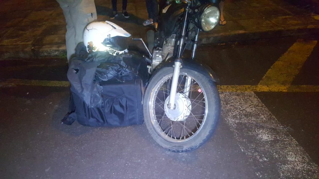 Rapaz fica ferido ao cair de moto
