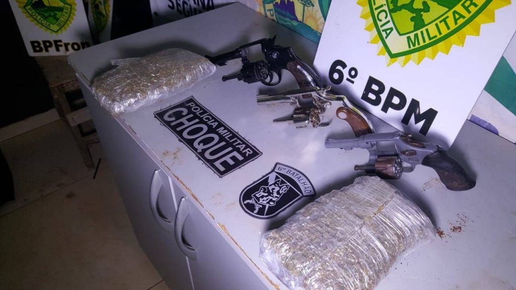 Choque Canil apreende droga e armas na rodoviária