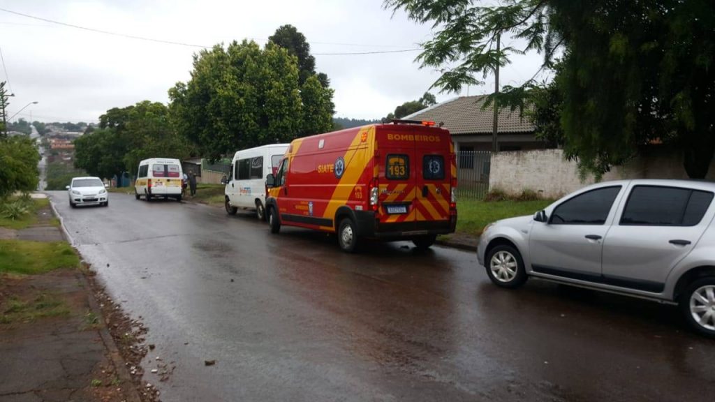 Motociclista é atingido por van no Bairro Santa Felicidade
