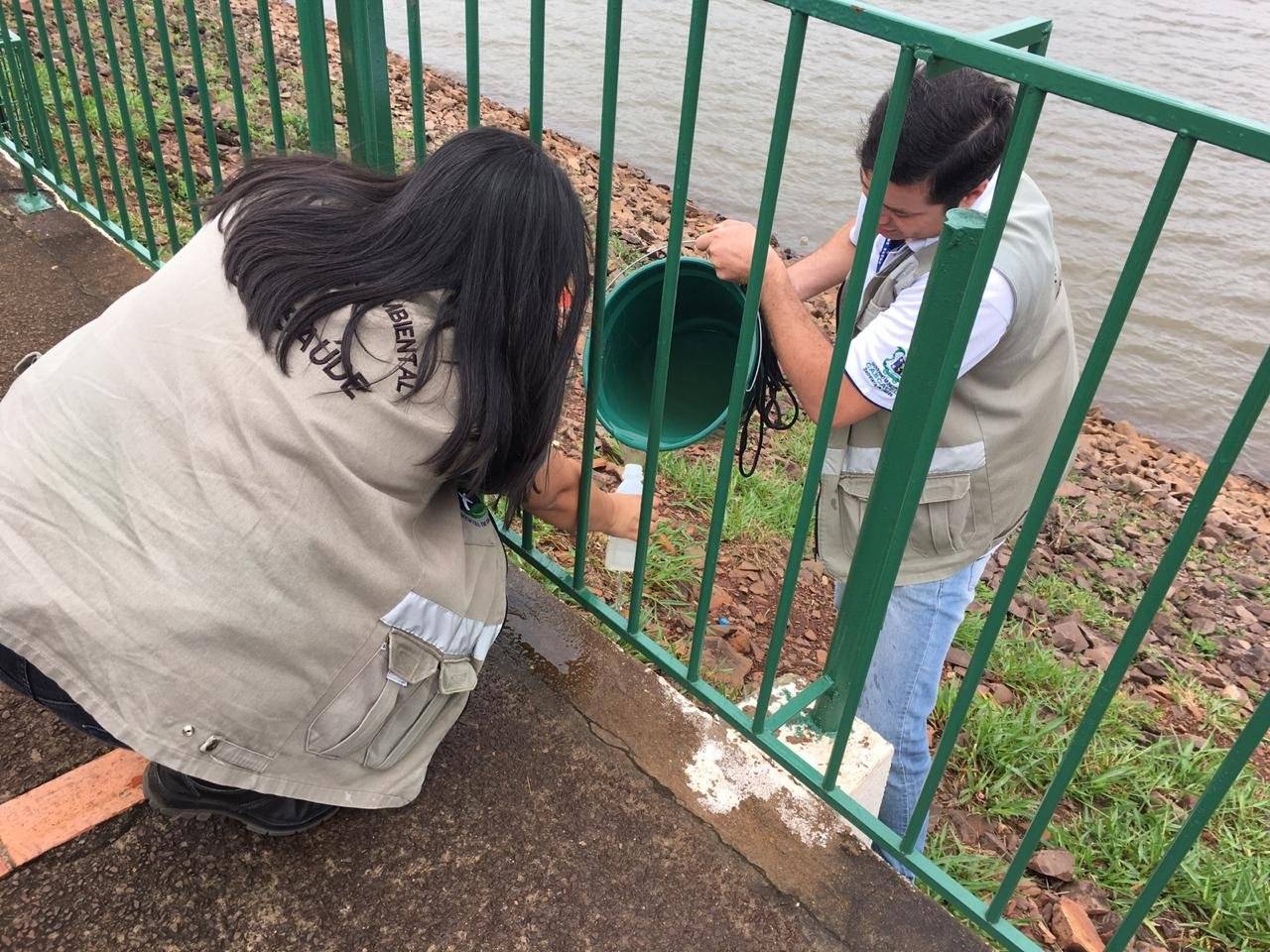 Meio Ambiente e Saúde coletam amostras de água do Lago Municipal para análise da qualidade Imagem referente a Meio Ambiente e Saúde coletam amostras de água do Lago Municipal para análise da qualidade