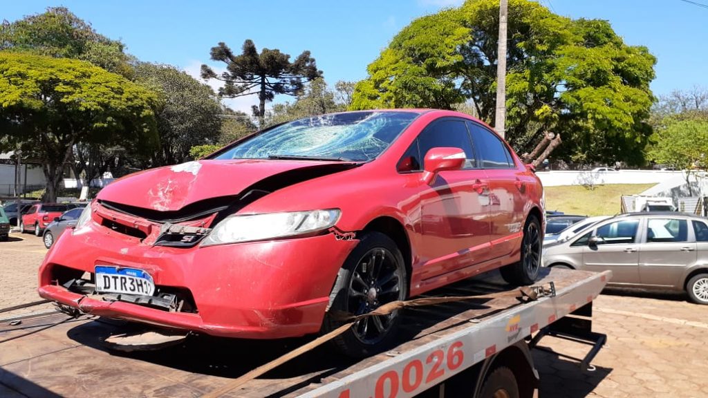 Acidente com morte de Solange Joseph: carro envolvido é levado para delegacia