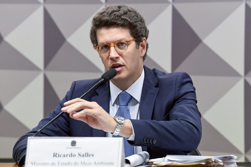 Comissão quer convocar Salles para falar sobre ações no Pantanal