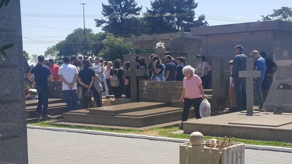 Sepultamento de Solange Joseph é marcado por tristeza e indignação