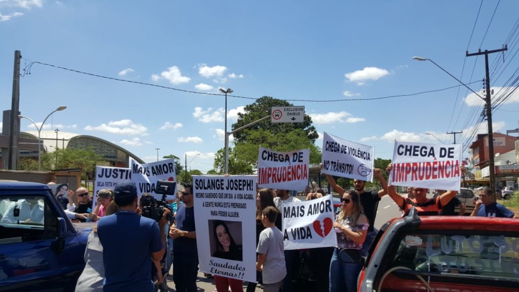 Morte de Solange Joseph: protesto é realizado após sepultamento