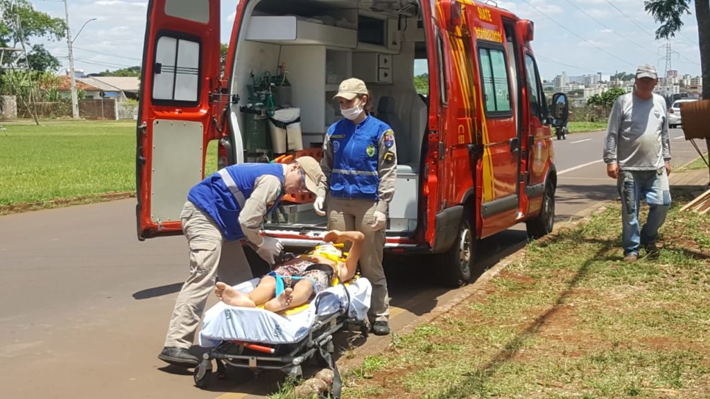 Adolescente é socorrido pelo Siate ao ser atropelado