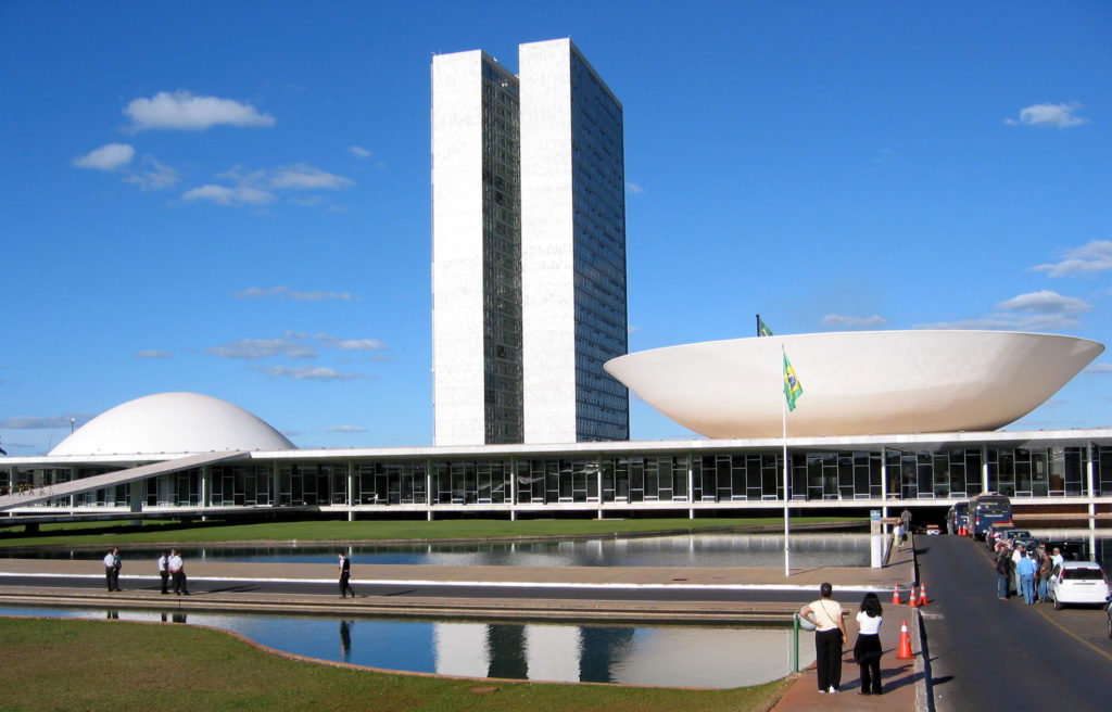 Senadores comemoram prorrogação da Lava Jato