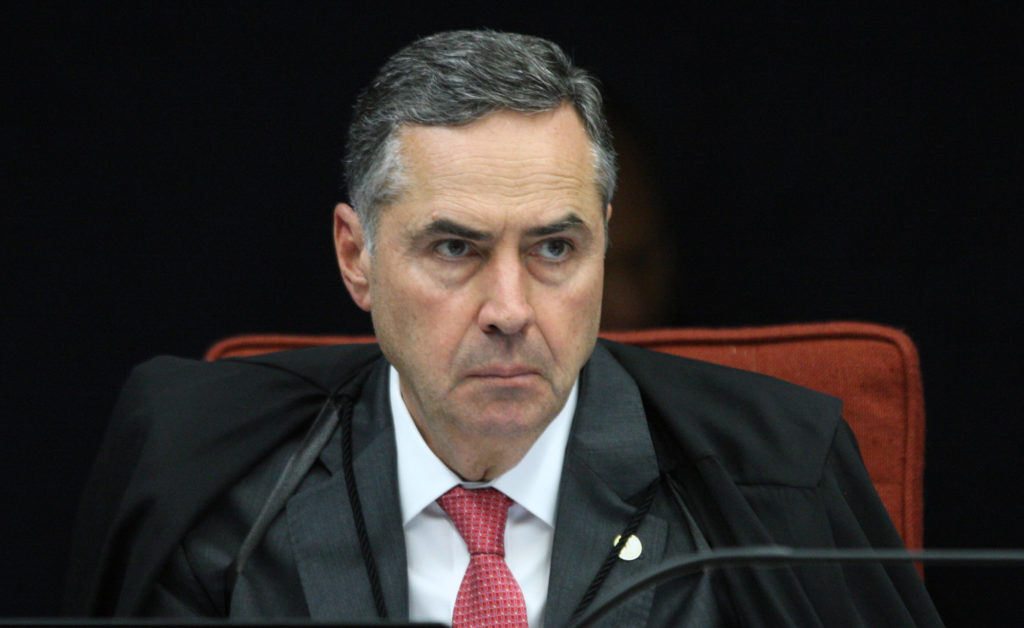 Após afastamento de senador, Barroso retira decisão do plenário do STF