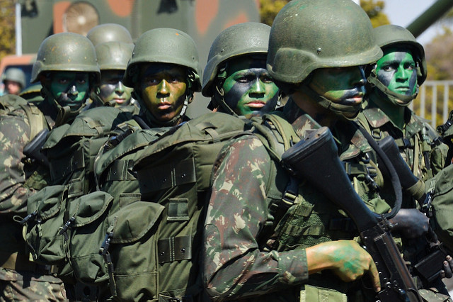 Texto-base de reforma dos militares mantém economia em R$ 10,4 bi em 10 anos Imagem referente a Texto-base de reforma dos militares mantém economia em R$ 10,4 bi em 10 anos