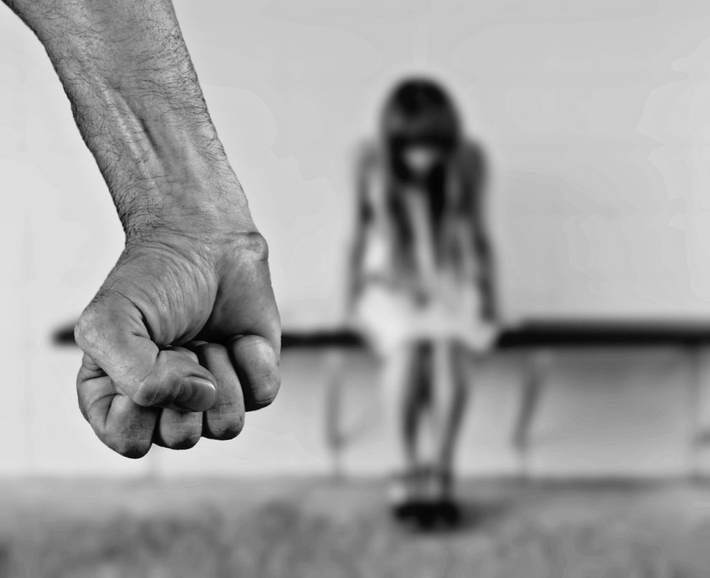 Mulher é presa após mentir e acusar ex-marido por agressão; ele ficou detido mais de 80 dias