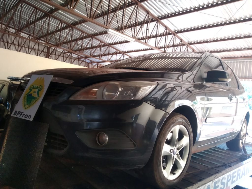 Carro ‘preparado’ para o contrabando é apreendido pelo BPFron em Guaíra