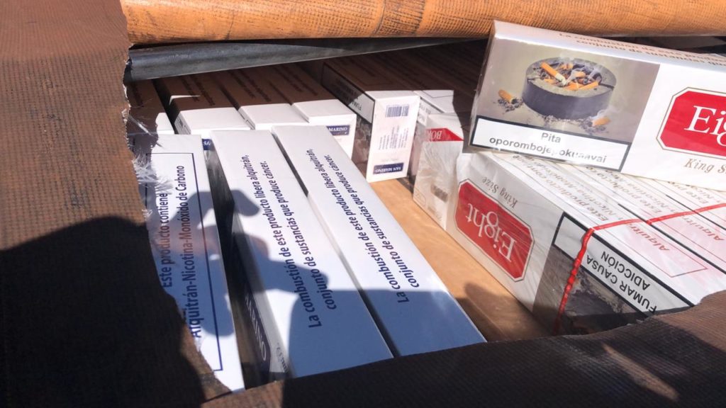 Operação Hórus aprende caminhão e cigarros paraguaios