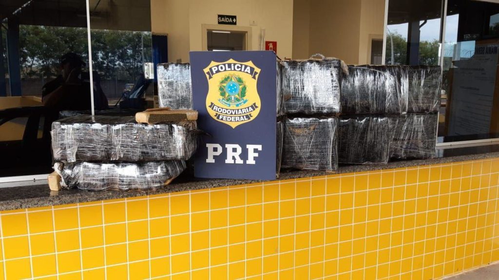 PRF prende homem com 187 quilos de maconha em Guaíra