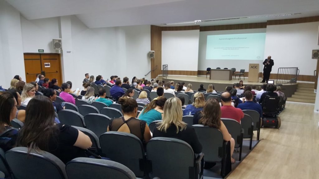 Encontro discute programa de aprendizagem para pessoas com deficiência