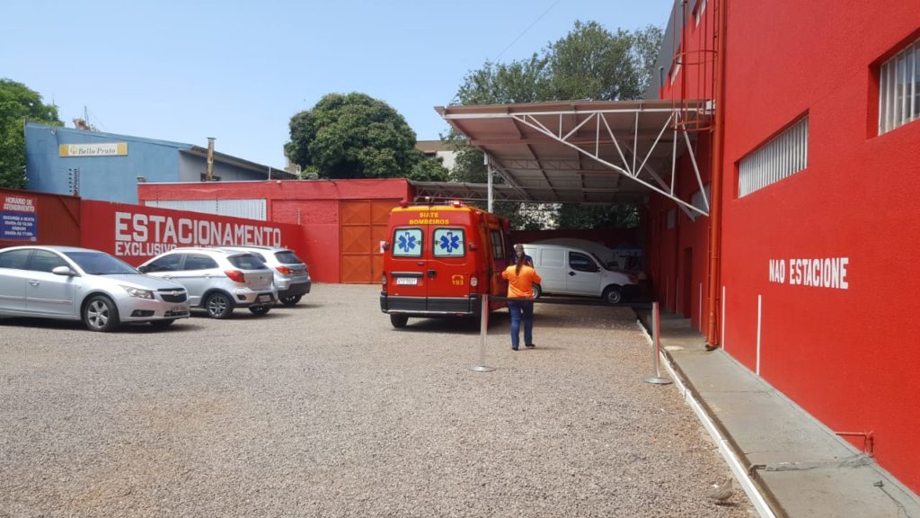 Gestante sofre queda em escada no interior de loja e é socorrida pelo Siate