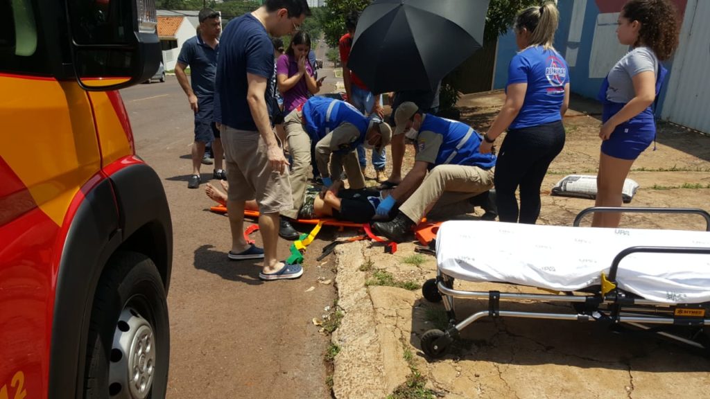 Acidente na Rua Manaus: Duas pessoas são socorridas