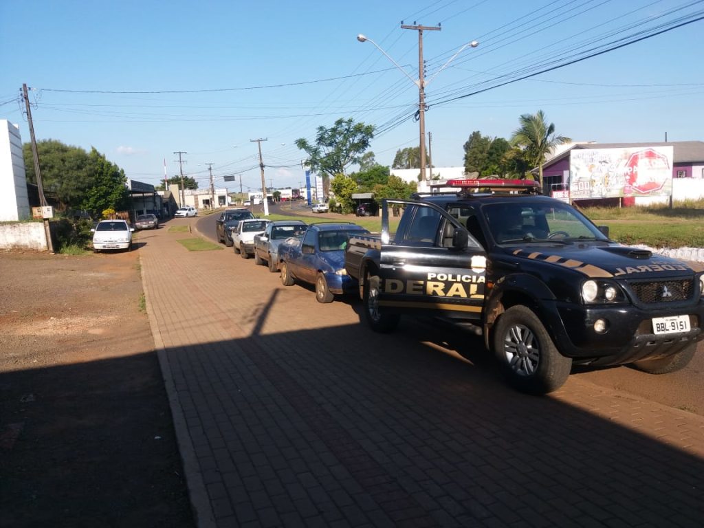 Polícia apreende veículos e mercadoria em Barracão