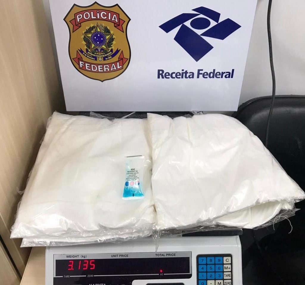 Aeroporto de Foz do Iguaçu: PF prende homem transportando cocaína em seu próprio corpo
