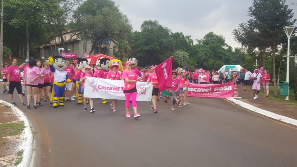 “Caminhada Rosa: Na luta contra o câncer” é realizada