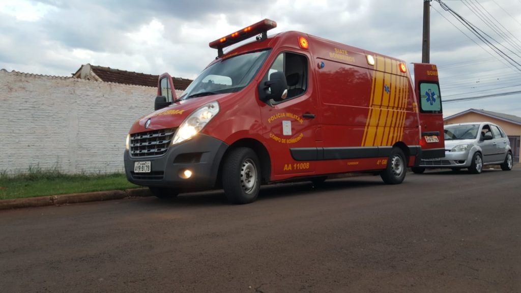 Homem sofre lesões nas mãos ao ser atingido por tanque de lavar roupas