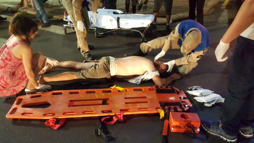 Pedestre sofre vários ferimentos ao ser atropelado por carro na Rua Jorge Lacerda