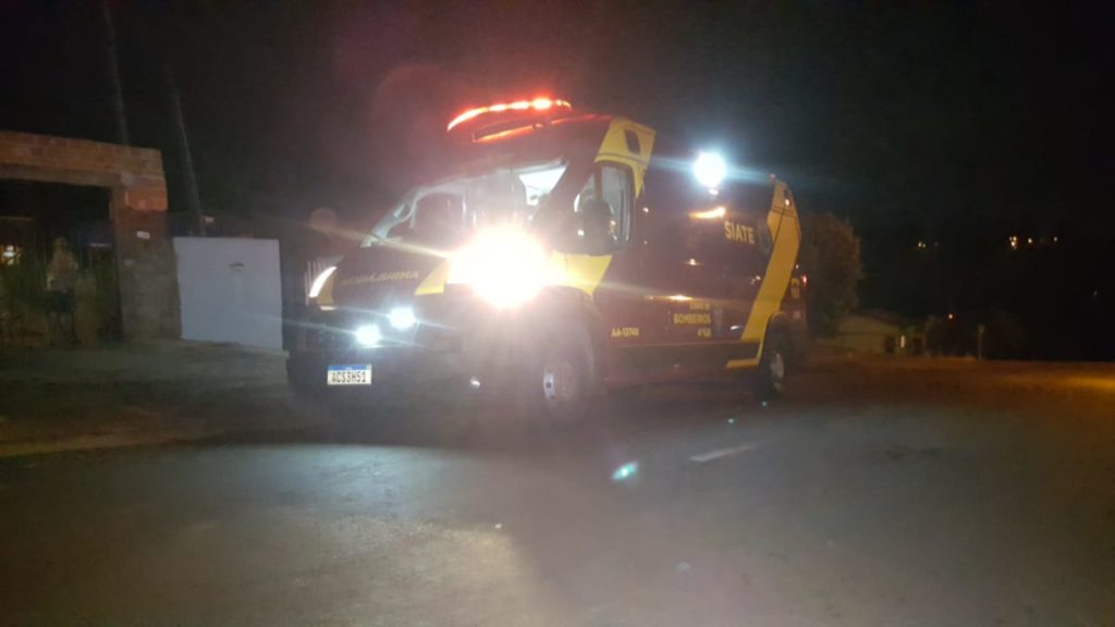 Menino se fere ao cair de sofá no Bairro Brasília