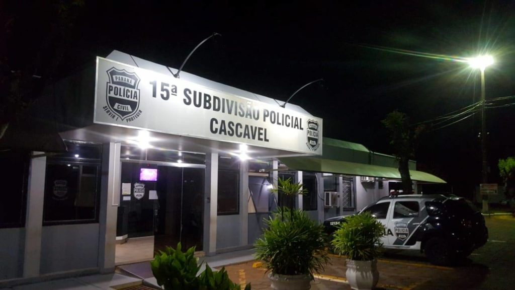 Casal que saía de bar com som alto é abordado pela PM, xinga equipe e acaba detido